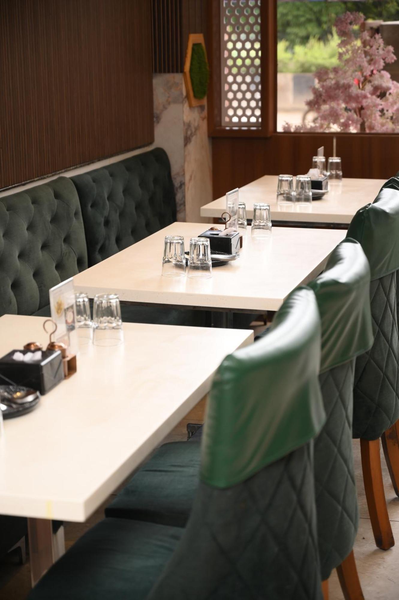Lemon Wood Suites Pune Eksteriør bilde