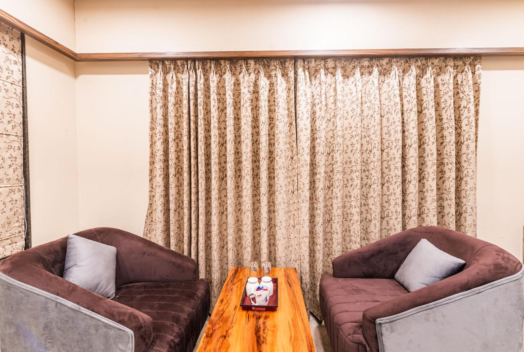 Lemon Wood Suites Pune Eksteriør bilde