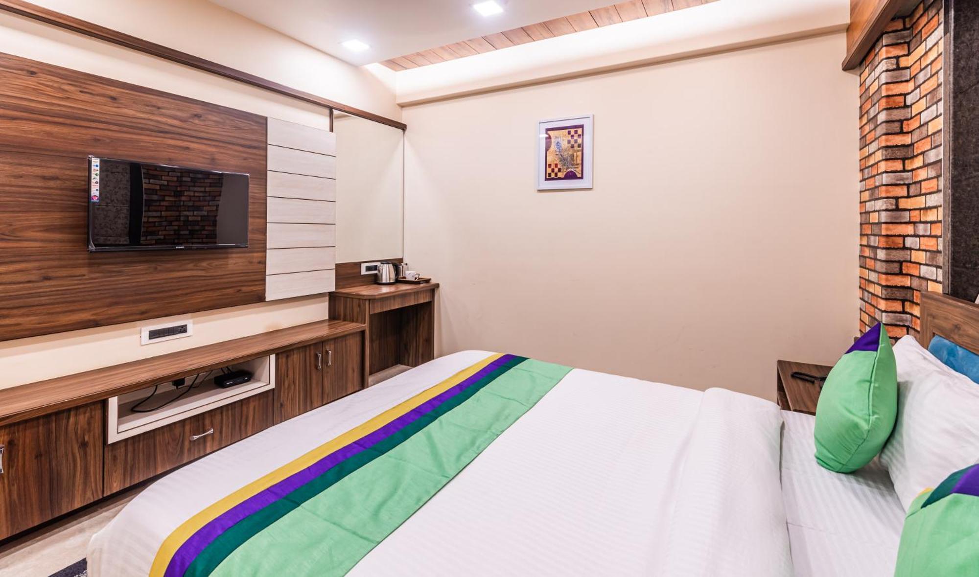 Lemon Wood Suites Pune Eksteriør bilde