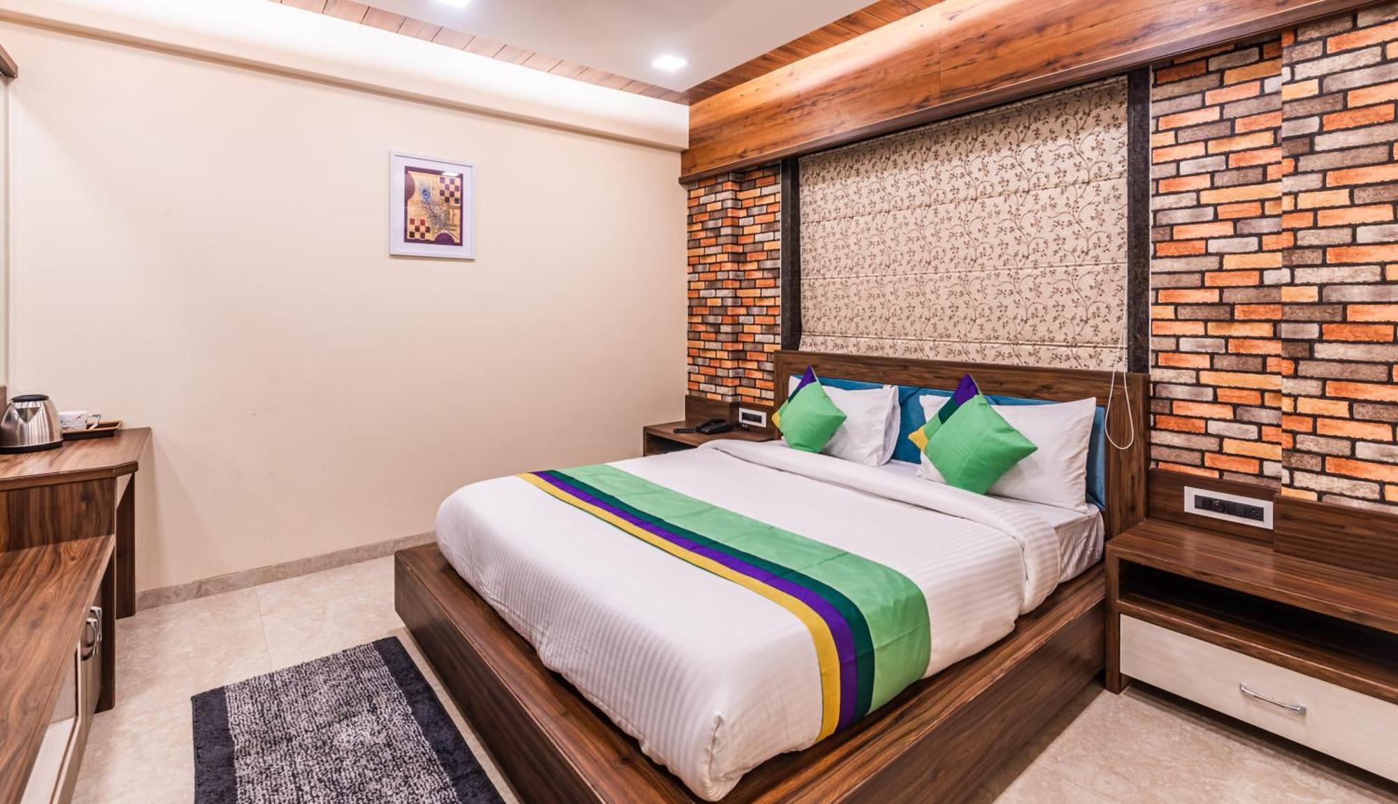 Lemon Wood Suites Pune Eksteriør bilde