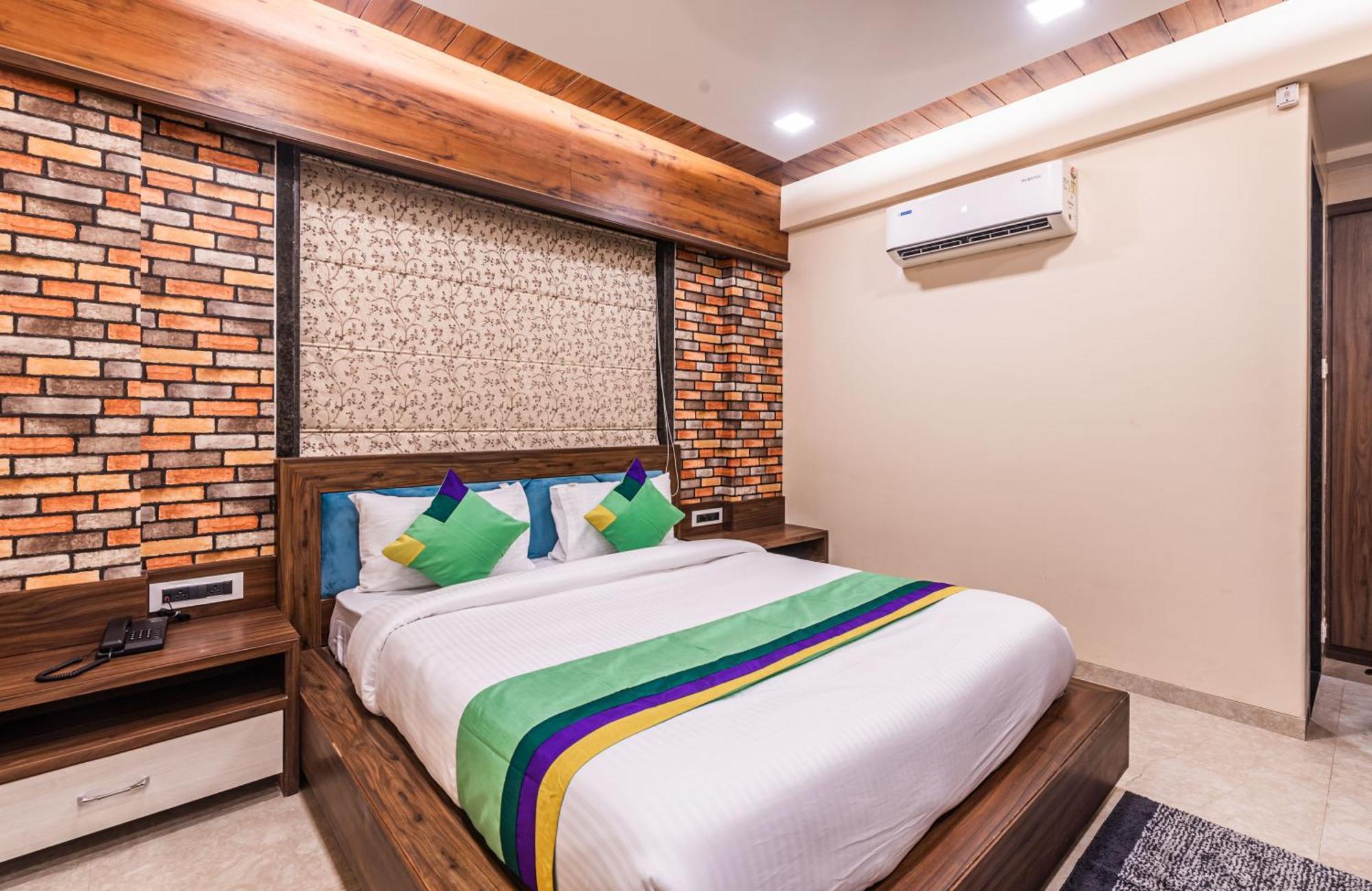 Lemon Wood Suites Pune Eksteriør bilde